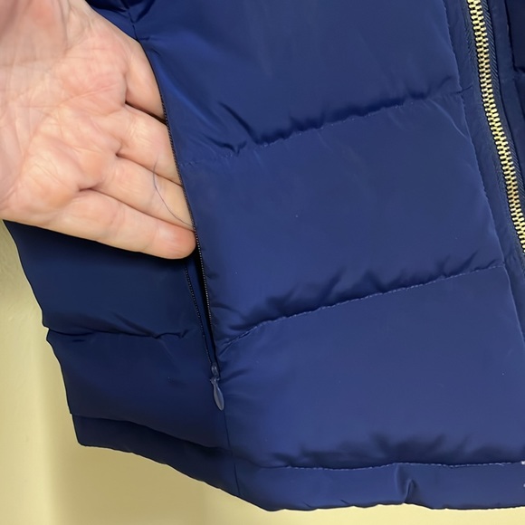 Talbots women’s navy blue puffer vest - Picture 3 of 10